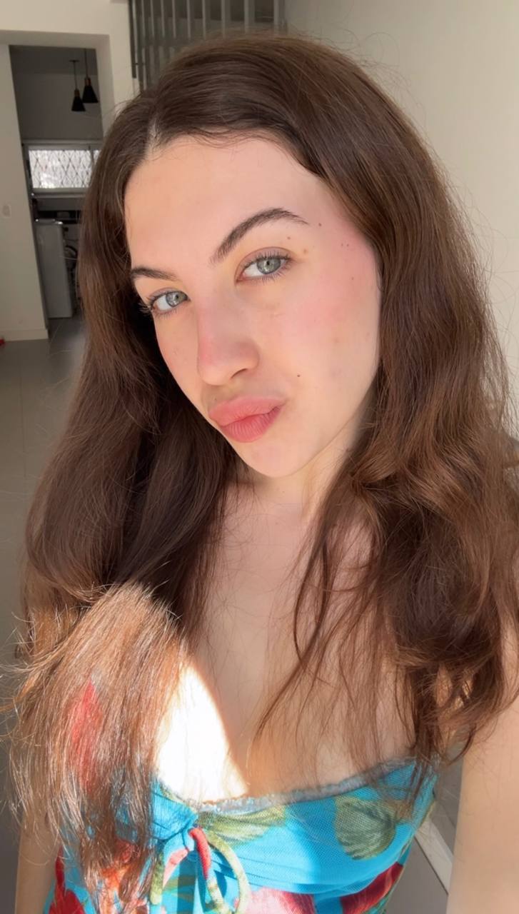 Nude girl Amber in Calcutta