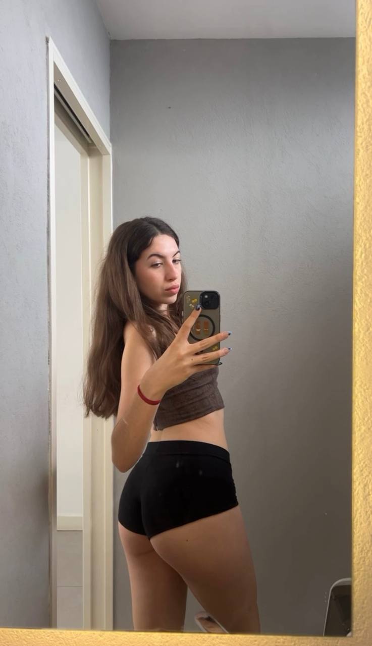 Amber in her underwear in Calcutta