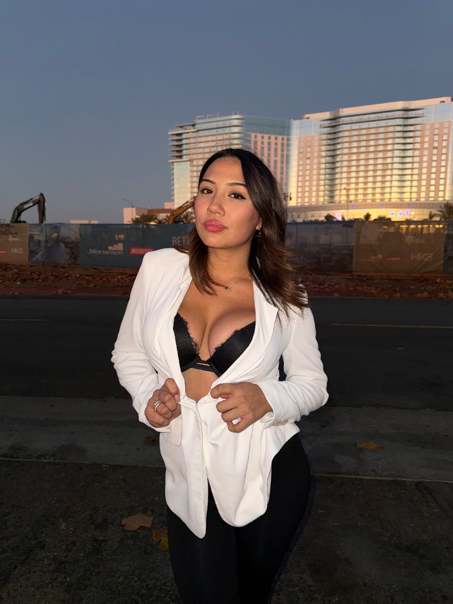 Take a pause and enjoy Ali Cruz — streaming from Calcutta