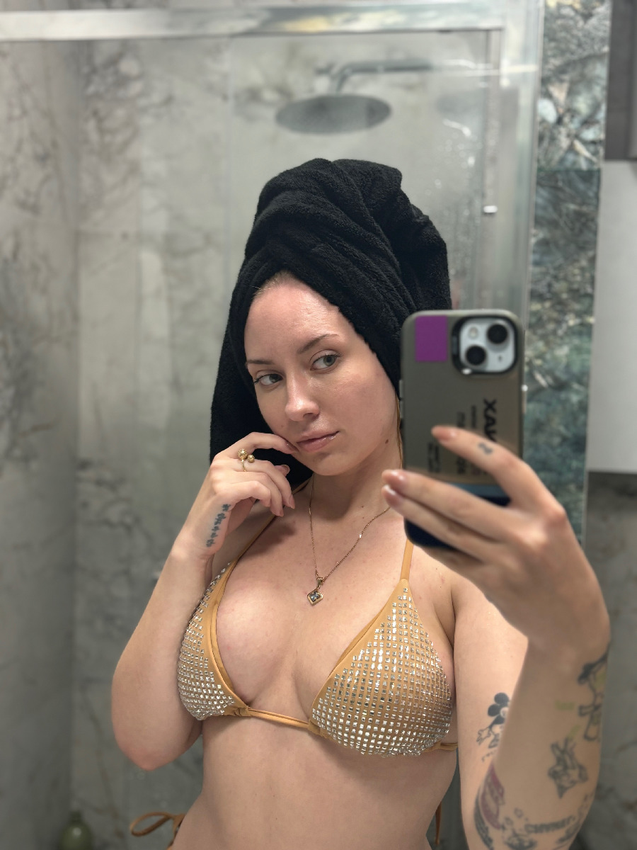 Nude girl KateV in Calcutta