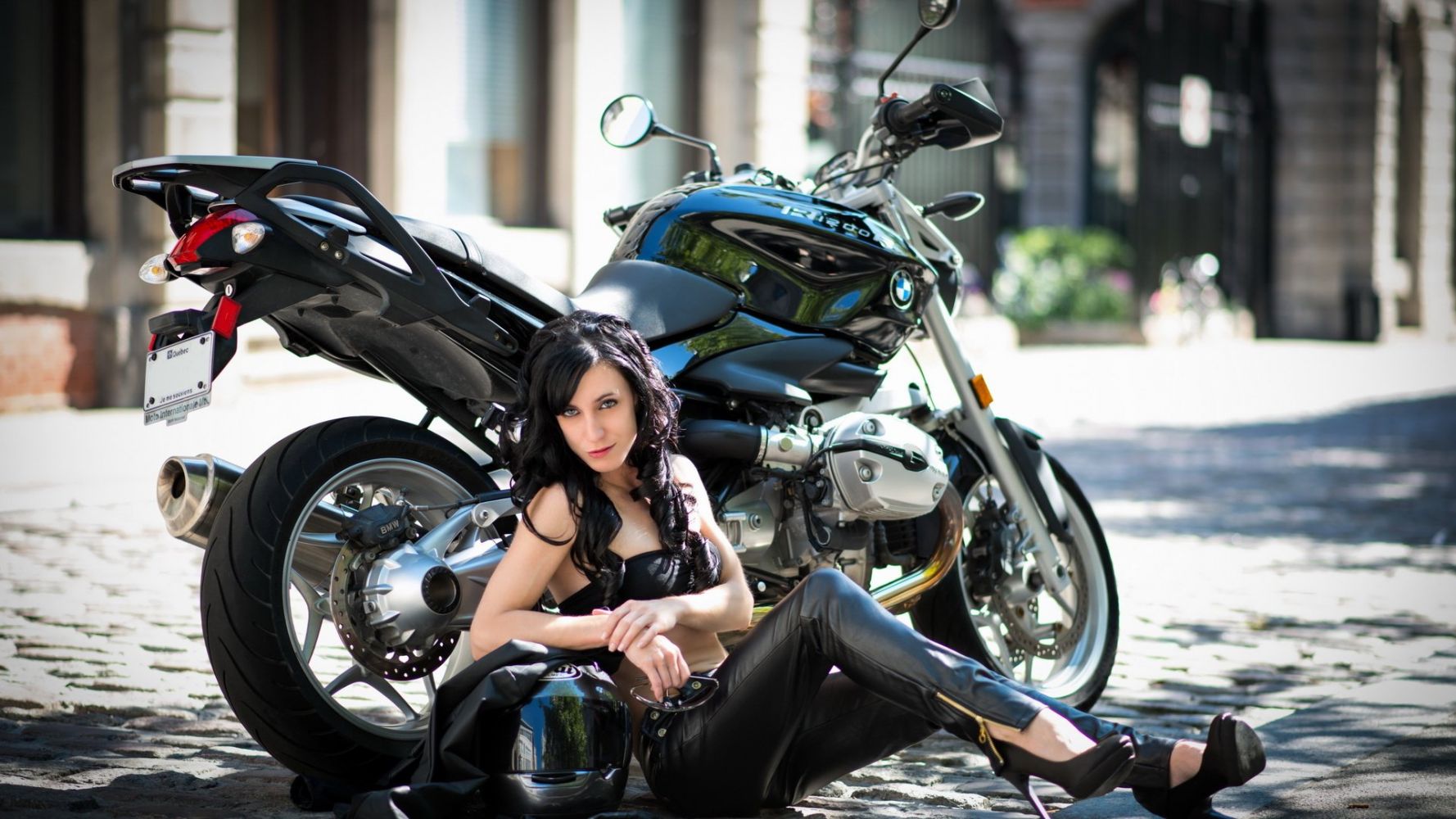 Fresh photos, fresh mood — European women on bikes online in Calcutta