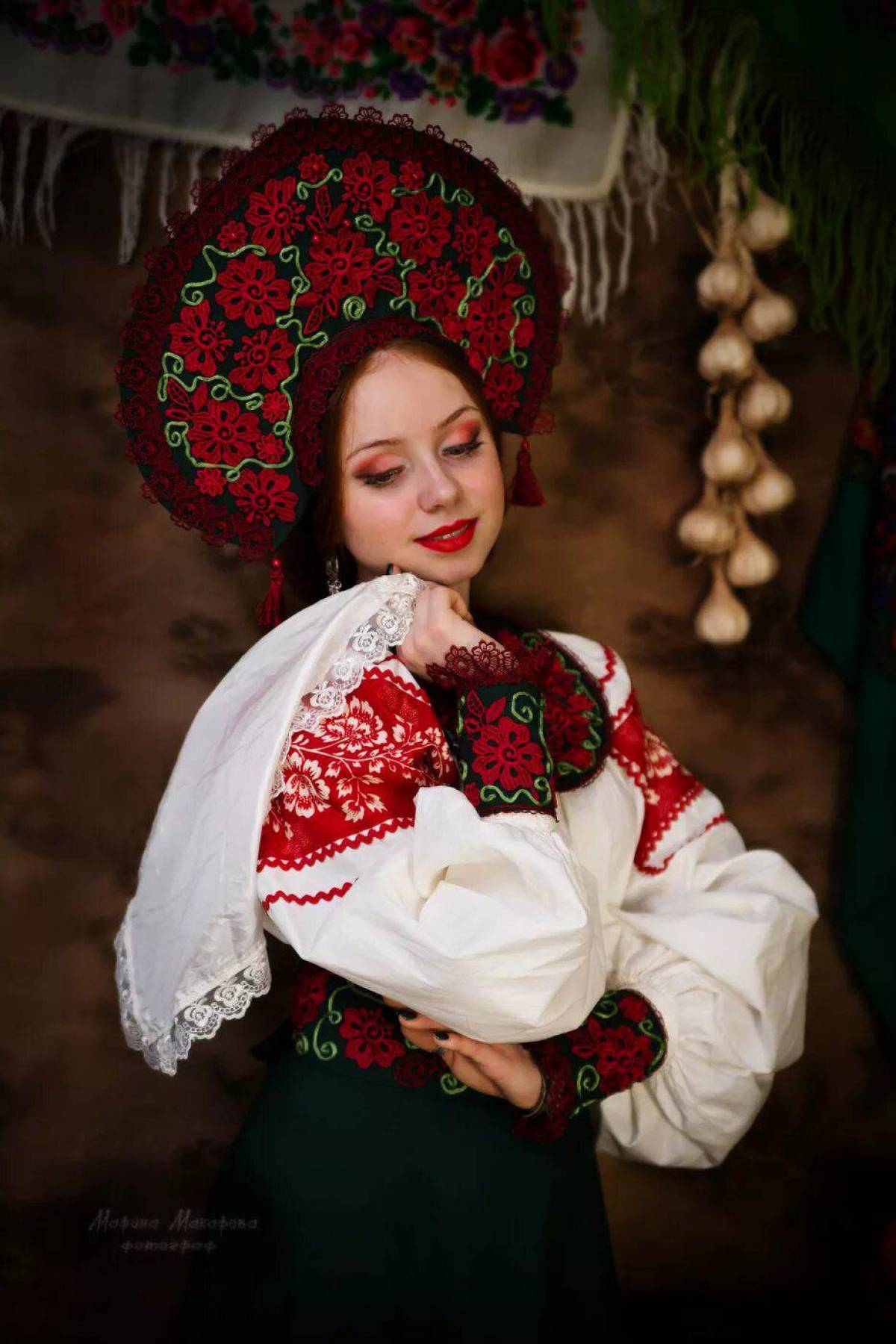 Take a pause and enjoy Women in Slavic costumes — streaming from Calcutta