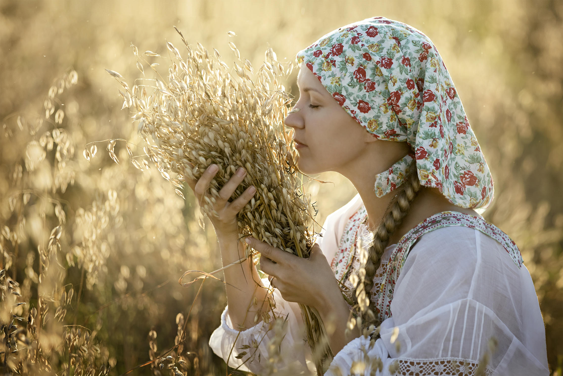 Photo Women in Slavic costumes in Calcutta