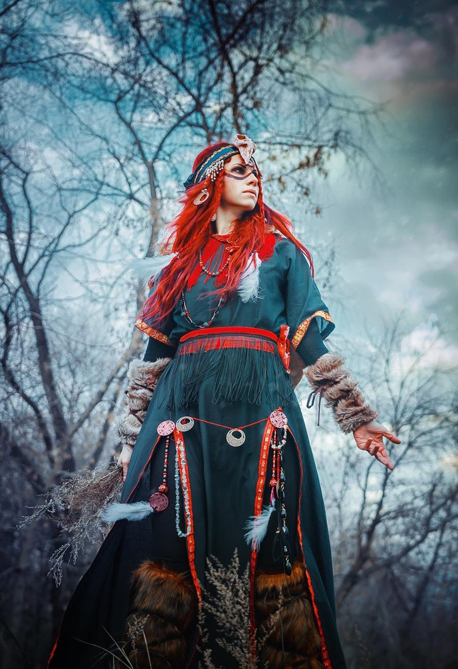 Take a pause and enjoy Girls in Slavic costumes — streaming from Calcutta