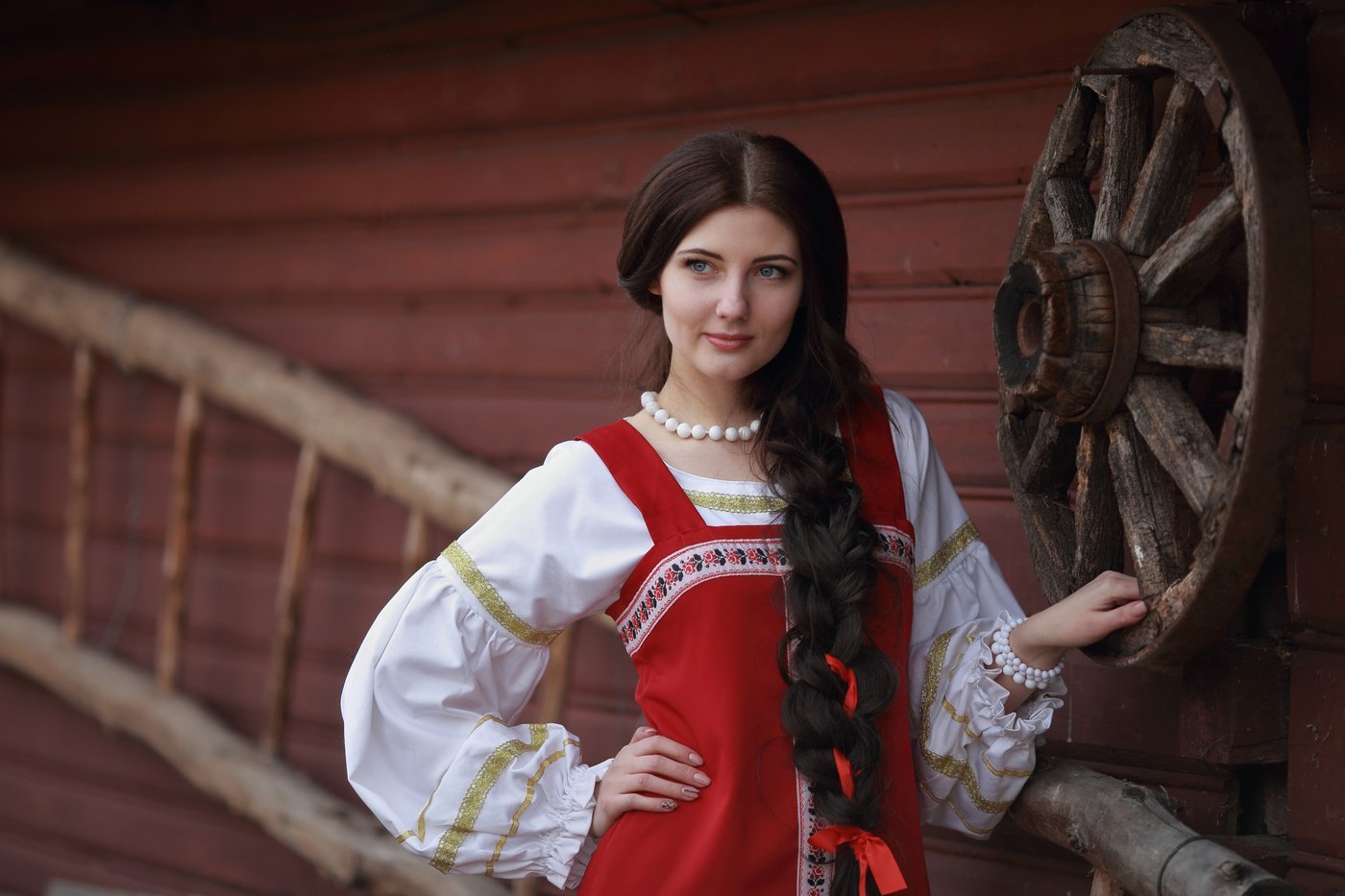Girls in Slavic costumes’s look of the day — catch her live in Calcutta