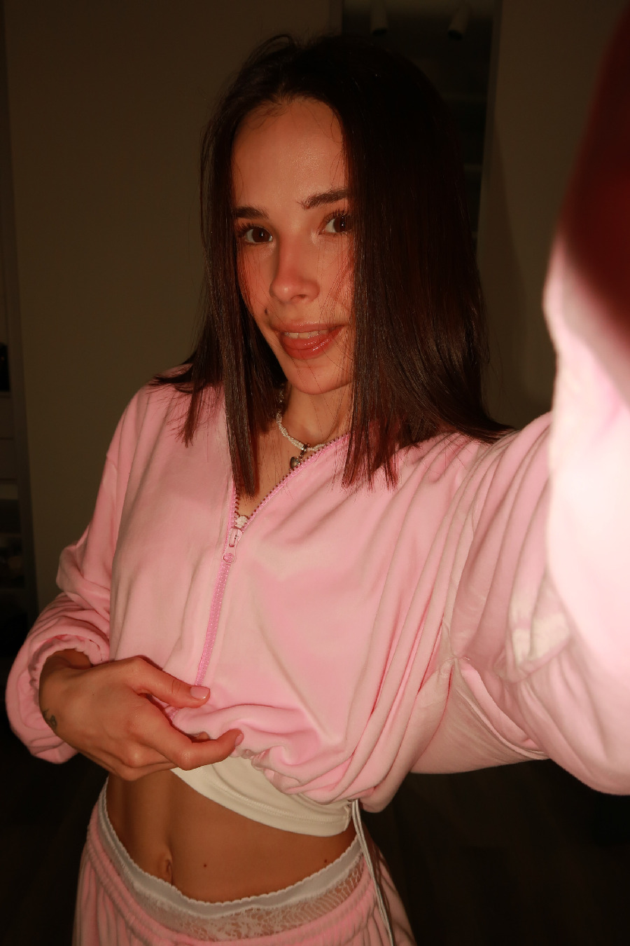 Tina brings the glow — live moments in Calcutta